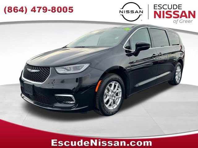 Used 2024 Chrysler Pacifica Touring-L image 8