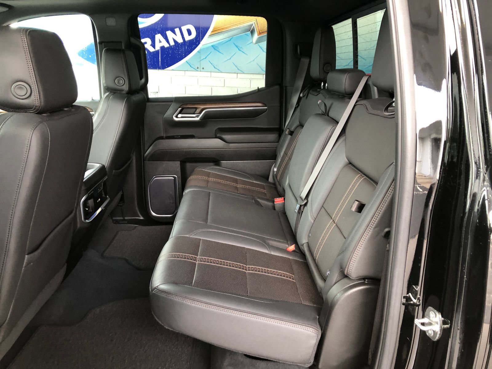 Used 2023 Chevrolet Silverado 1500 High Country w/ High Country Premium Package AWD/4WD image 8
