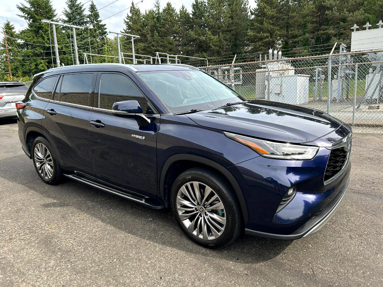 Used 2021 Toyota Highlander Platinum image 3
