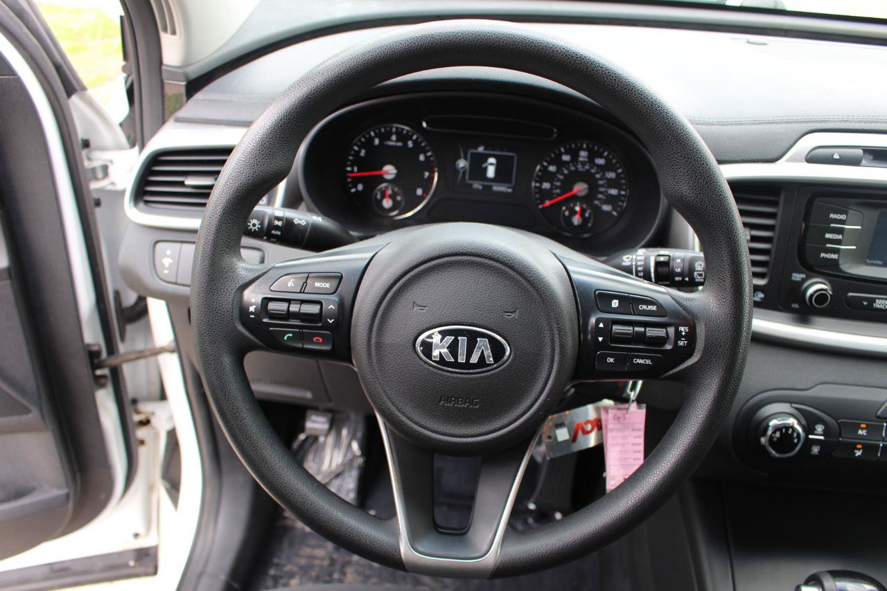 Used 2017 Kia Sorento FWD image 17