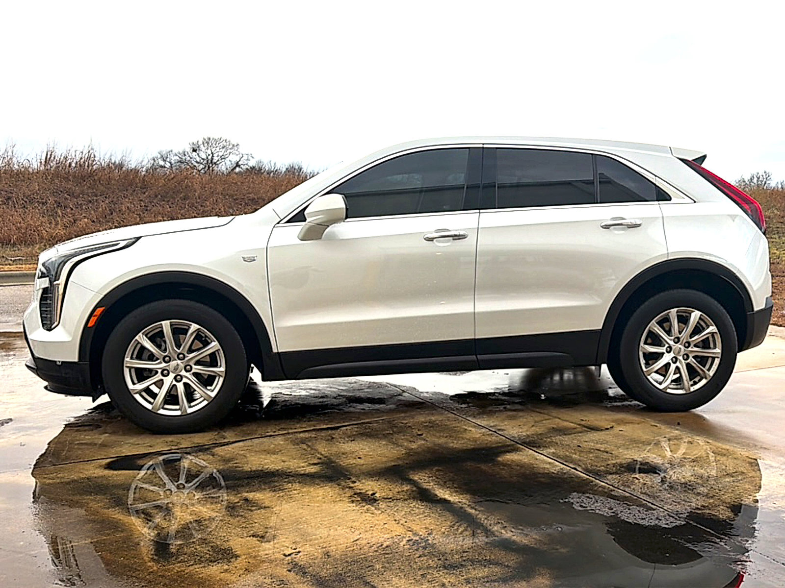 Used 2023 Cadillac XT4 Luxury w/ Cold Weather Package image 4