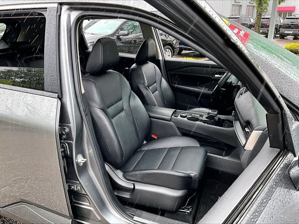 Used 2024 Nissan Rogue SV w/ SV Premium Package AWD/4WD image 11
