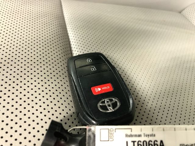 Used 2024 Toyota Prius XLE FWD image 31
