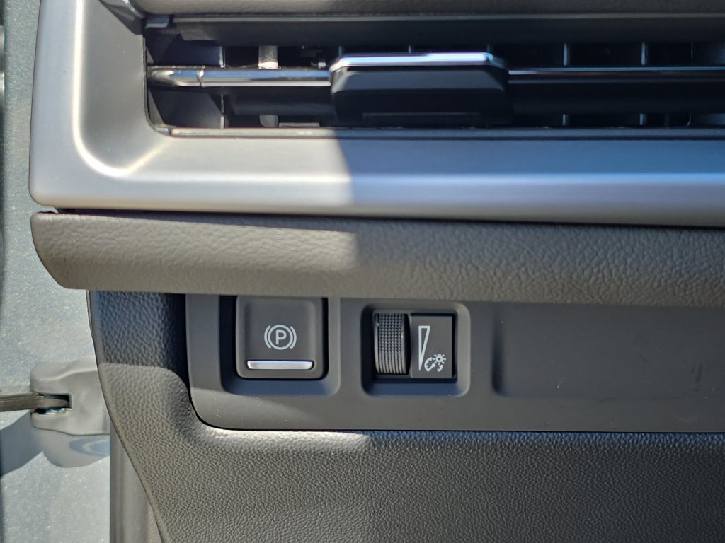 Used 2025 Cadillac XT4 Sport FWD image 28