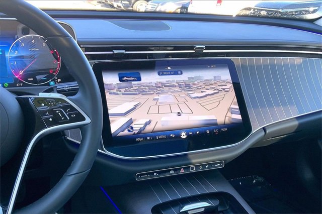 Used 2025 Mercedes-Benz E 350 4MATIC Sedan image 5