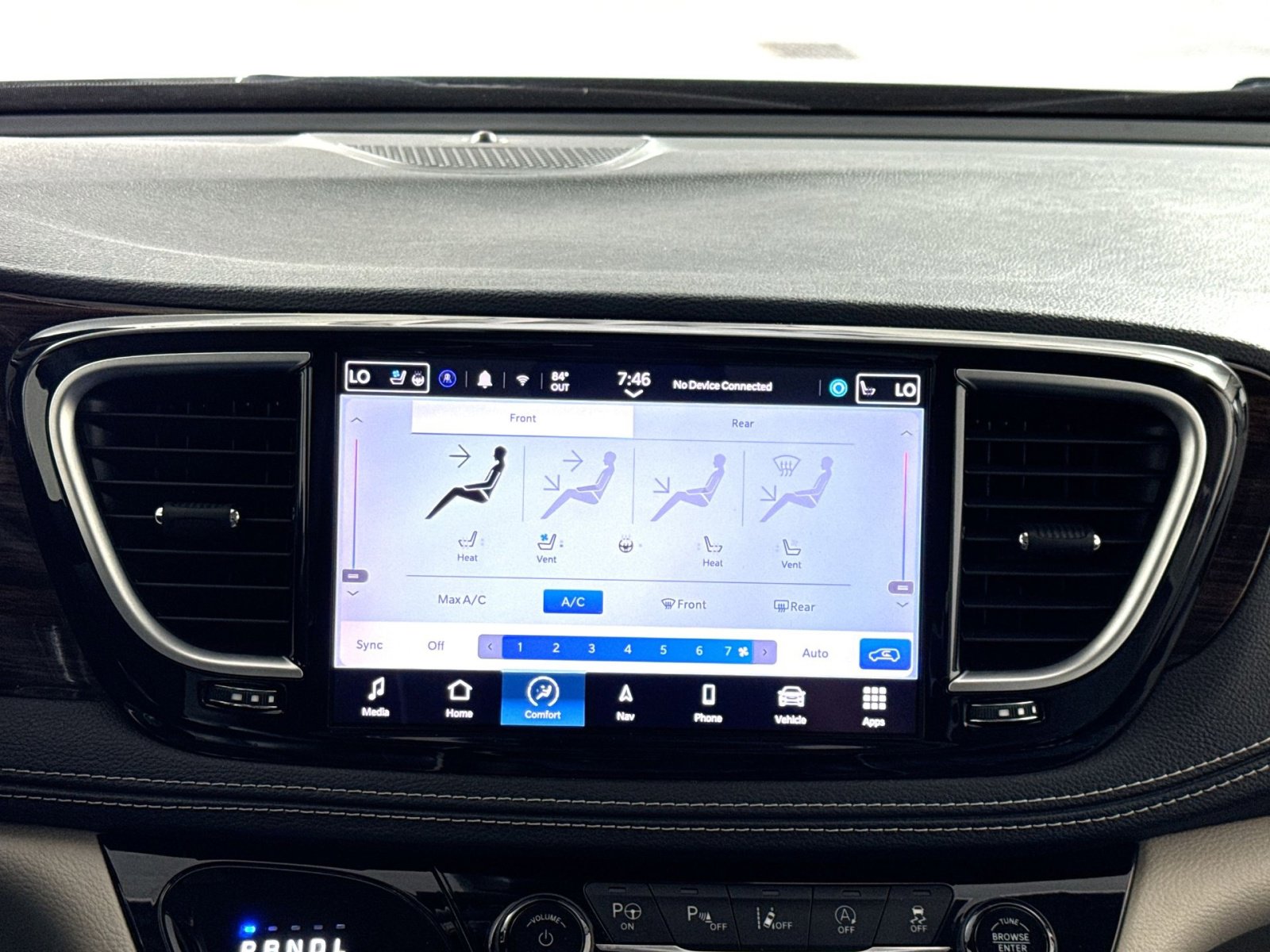 Used 2022 Chrysler Pacifica Limited FWD image 21