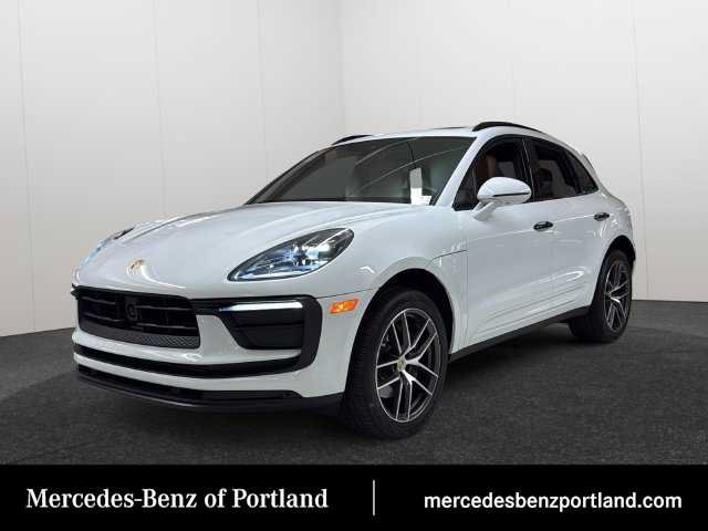 Used 2022 Porsche Macan AWD/4WD image 1