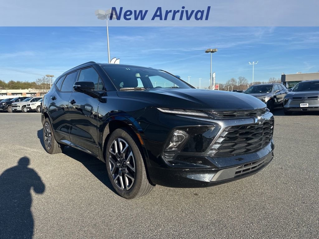 Used 2025 Chevrolet Blazer RS image 3