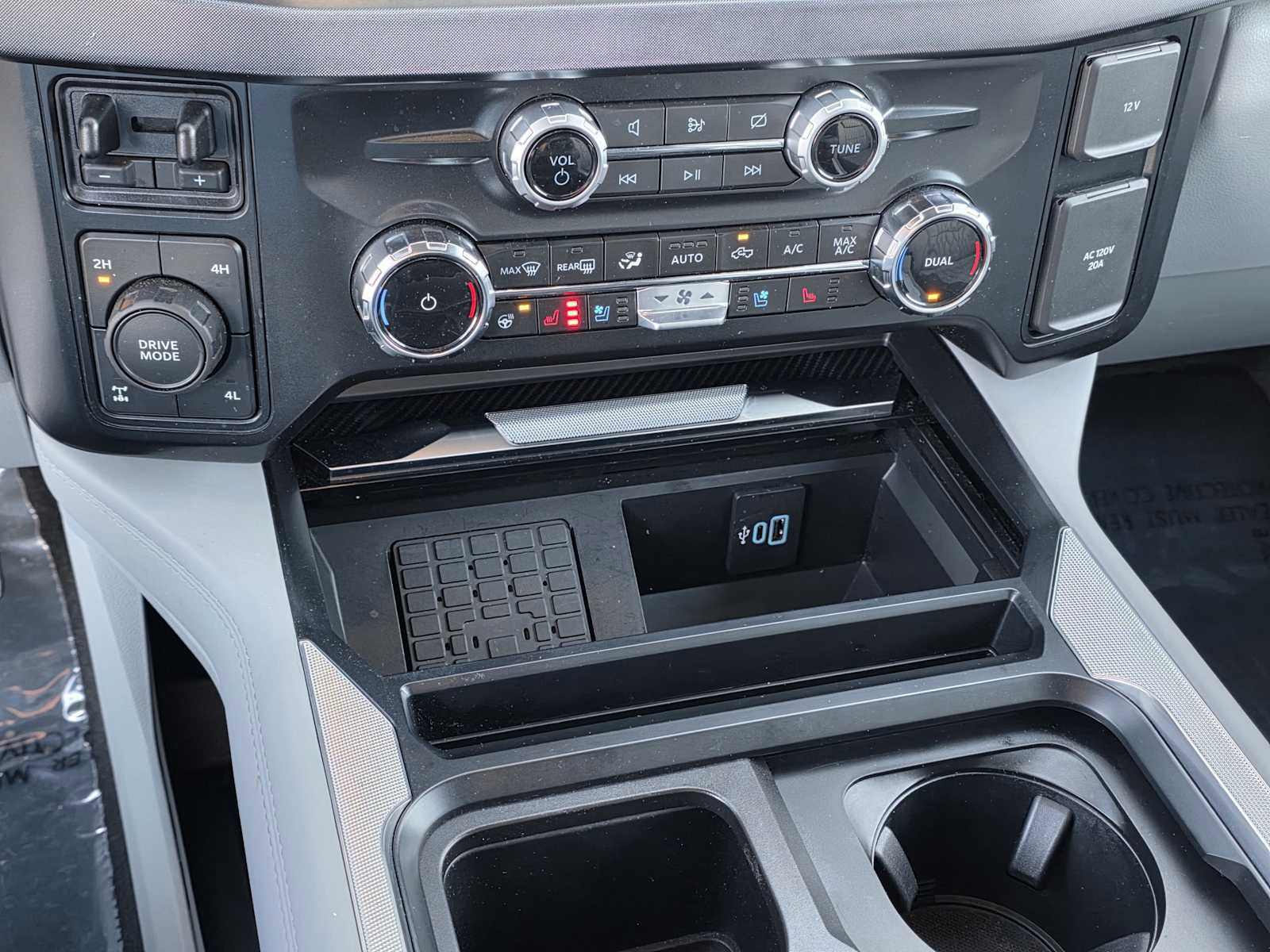 Used 2024 Ford F350 Limited w/ FX4 Off-Road Package image 28