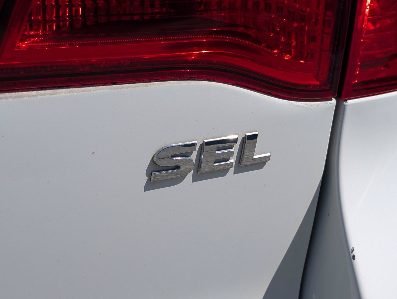 Used 2010 Volkswagen Routan SEL FWD image 6
