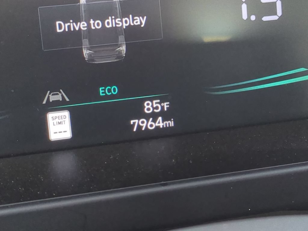Used 2025 Hyundai Elantra Hybrid FWD image 33