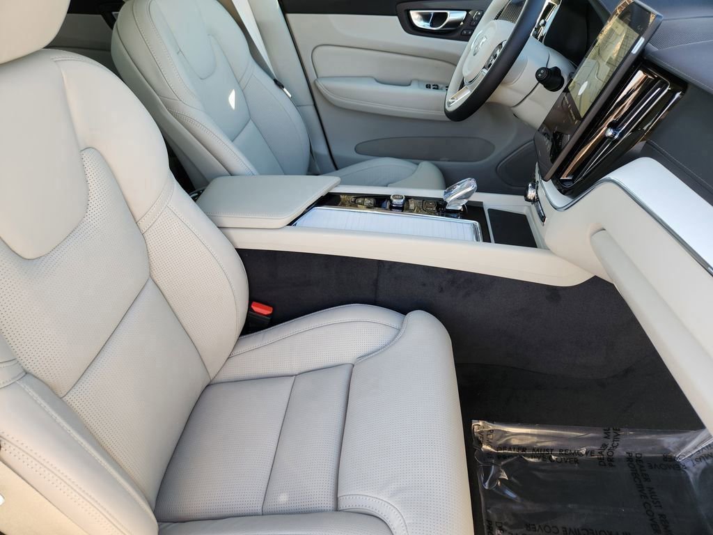 New 2026 Volvo XC60 B5 Ultra w/ Protection Package Premier image 4