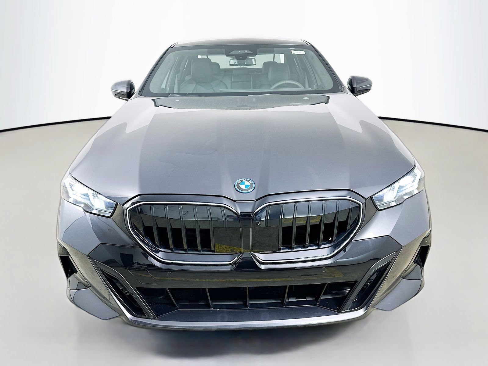 New 2026 BMW 550e xDrive w/ Executive Package AWD/4WD image 2