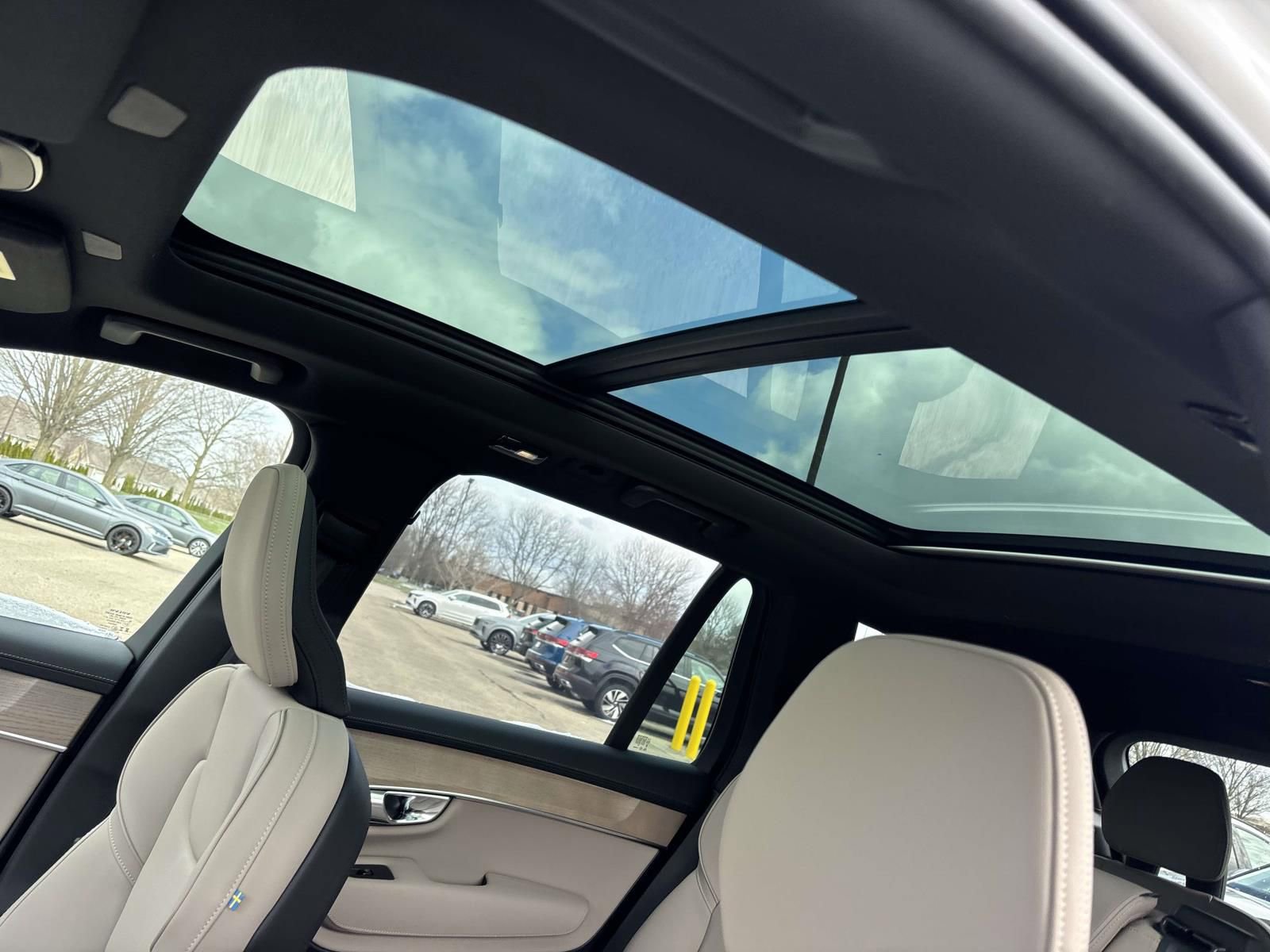 New 2026 Volvo XC90 T8 Plus w/ Protection Package Premier image 25