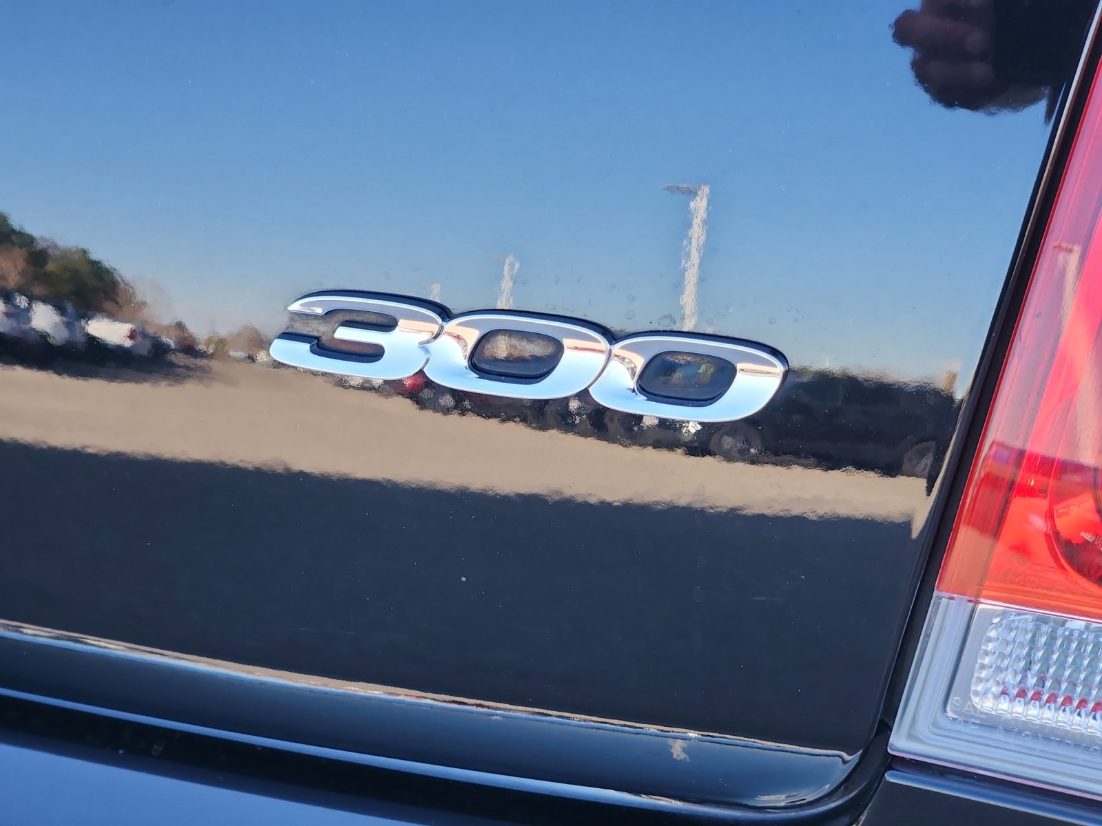 Used 2018 Chrysler 300 Touring image 24