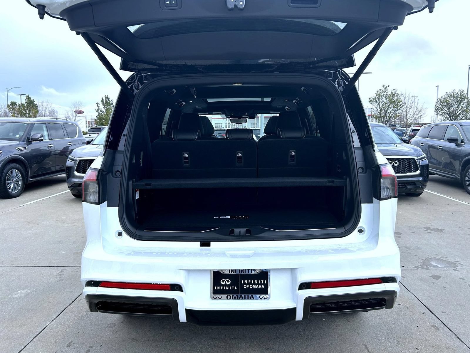 New 2026 INFINITI QX80 Autograph w/ Premium Cargo Package AWD/4WD image 23