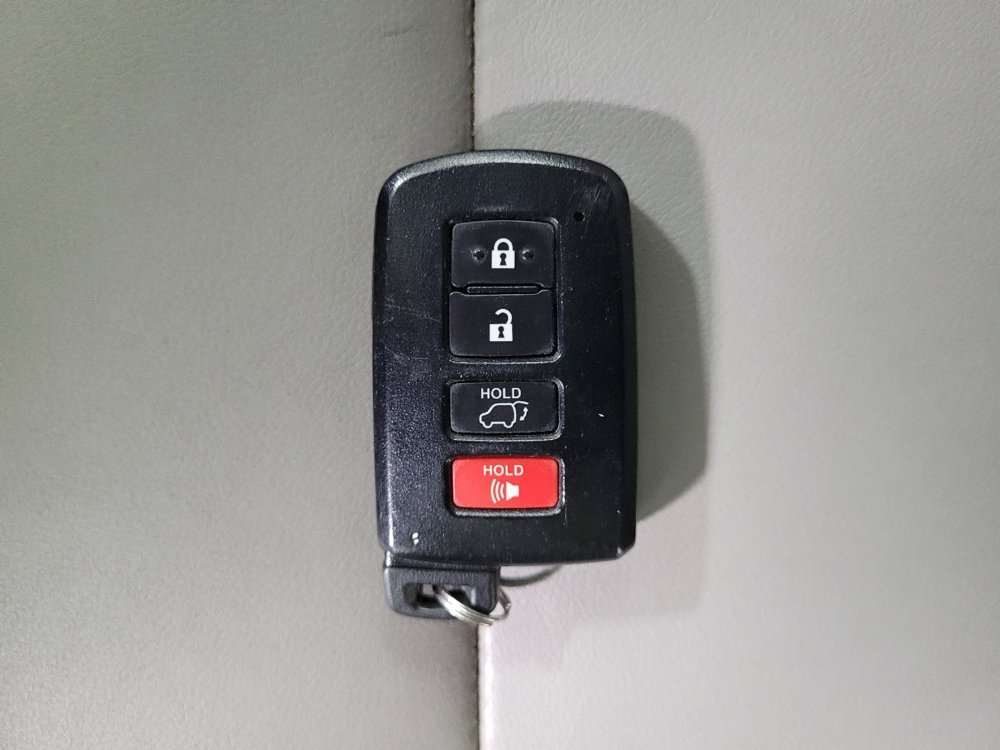 Used 2019 Toyota Highlander XLE image 32