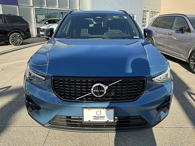 Certified 2025 Volvo XC40 B5 Plus image 12