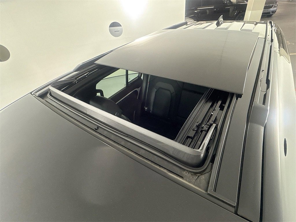 Used 2023 Land Rover Defender 110 X-Dynamic SE image 23