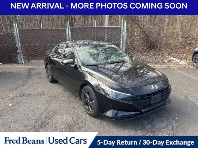 Used 2023 Hyundai Elantra SEL w/ Preferred Accessory Package image 3