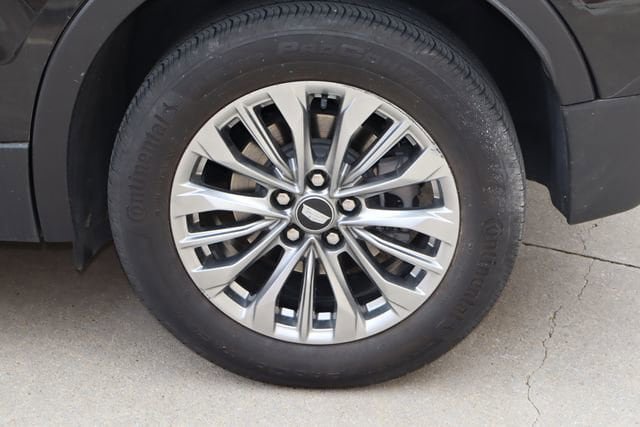 Used 2025 Cadillac XT4 Premium Luxury FWD image 28