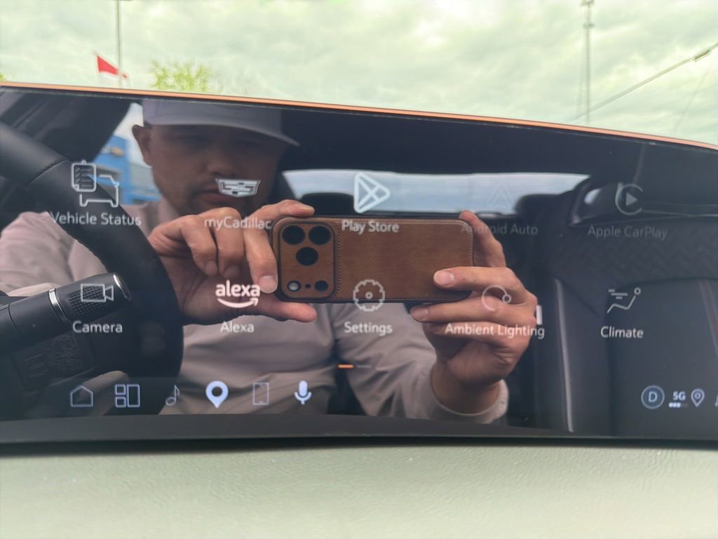Used 2025 Cadillac CT5 V Blackwing w/ Parking Package RWD image 16