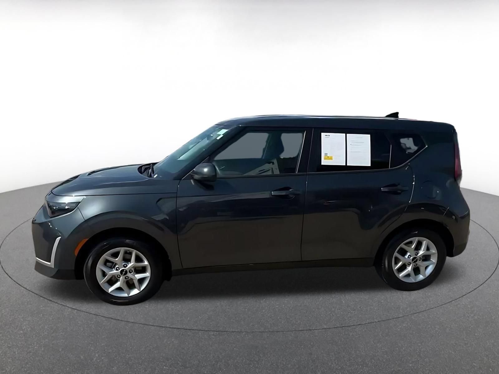 Used 2025 Kia Soul LX w/ LX Technology Package FWD image 7
