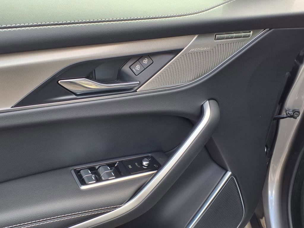 New 2026 Jaguar F-PACE R-Dynamic S image 10