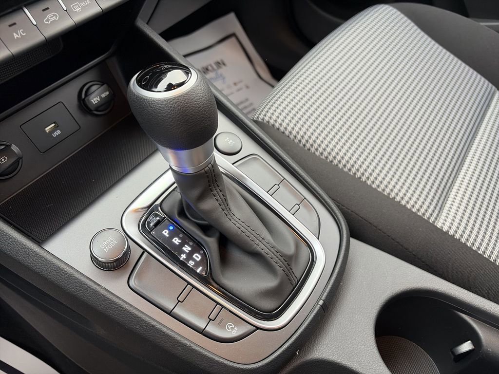 Used 2023 Hyundai Kona SE image 19