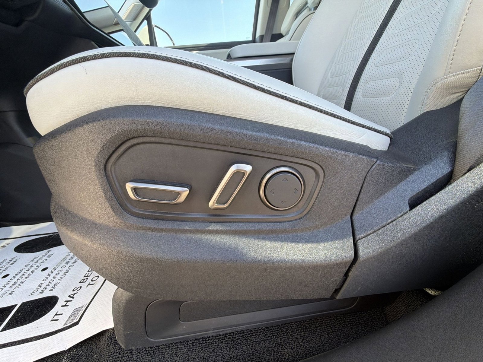 Used 2024 Rivian R1S Adventure image 14