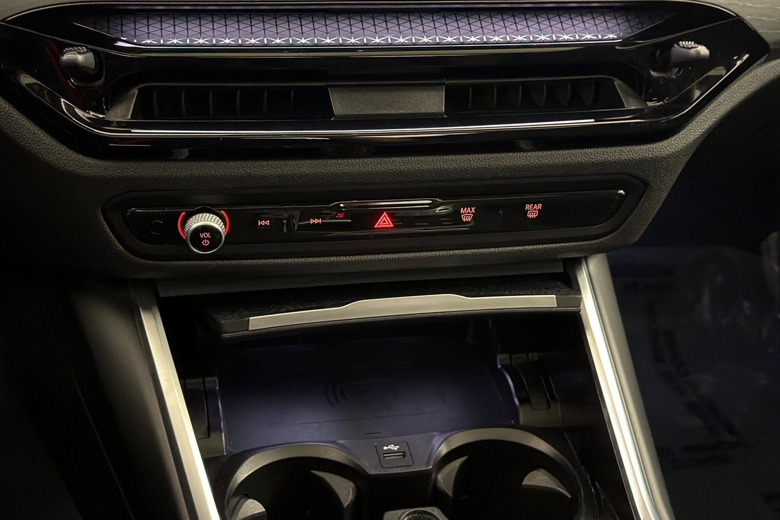 Used 2025 BMW 230i Coupe w/ Convenience Package image 19