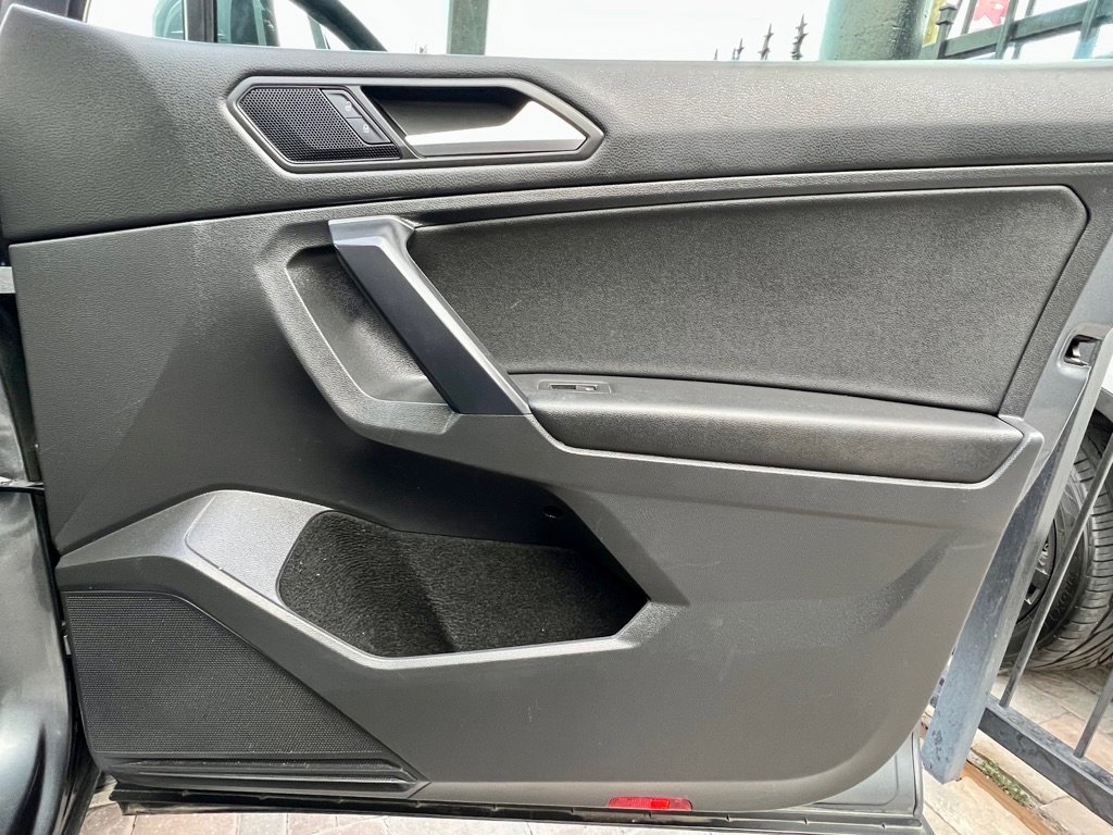 Used 2021 Volkswagen Tiguan SE w/ Panoramic Sunroof Package FWD image 47
