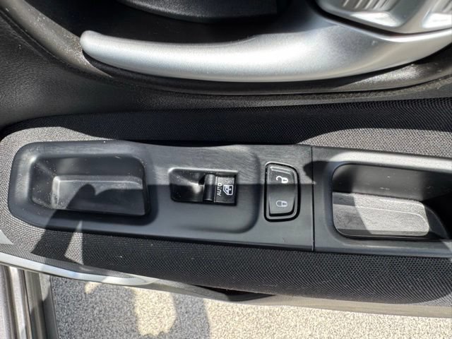 Used 2019 Jeep Renegade Latitude w/ Cold Weather Group AWD/4WD image 35