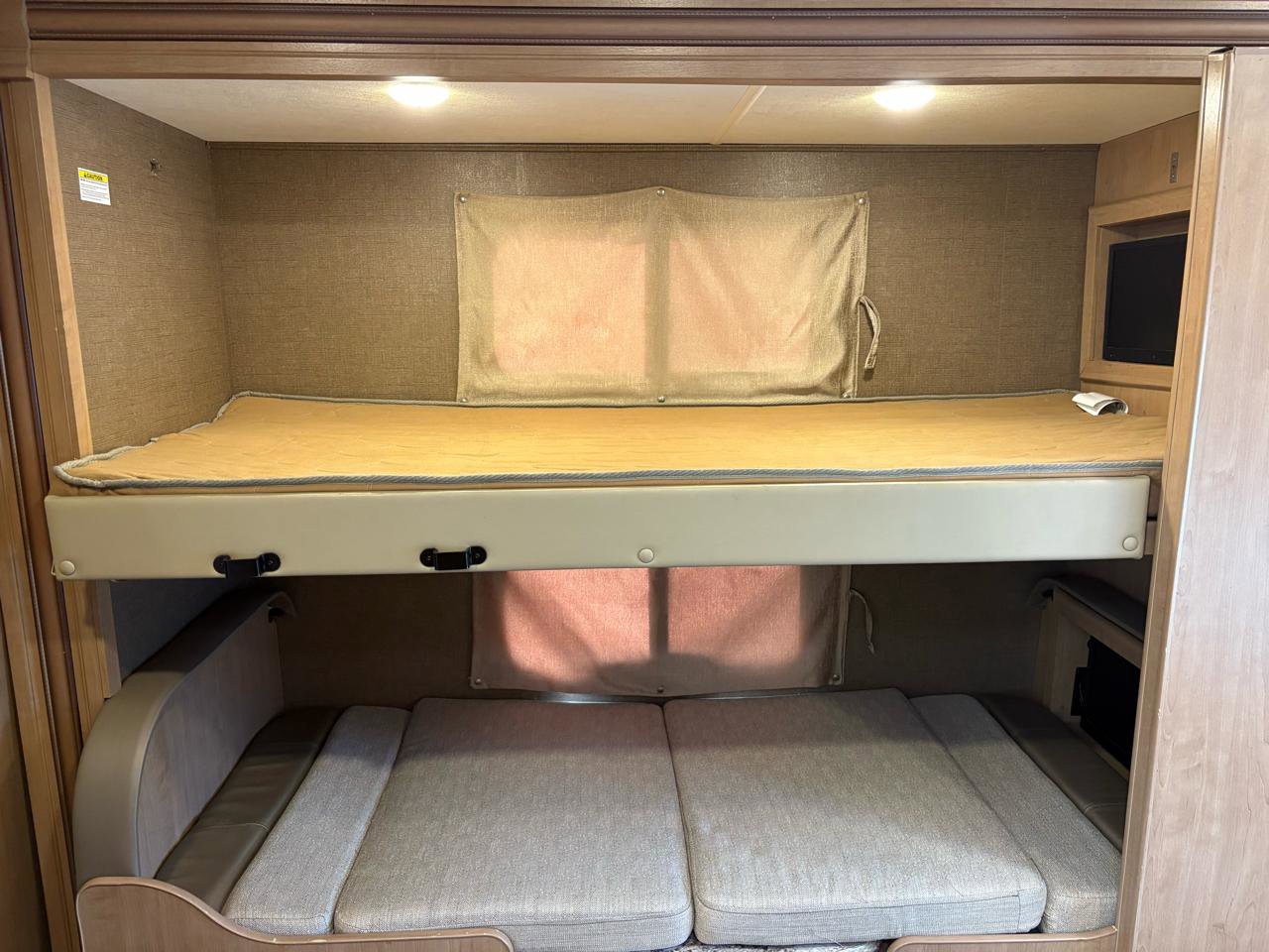 Used 2018 Ford E-450 and Econoline 450 Super Duty w/ Motorhome Prep Package RWD image 70