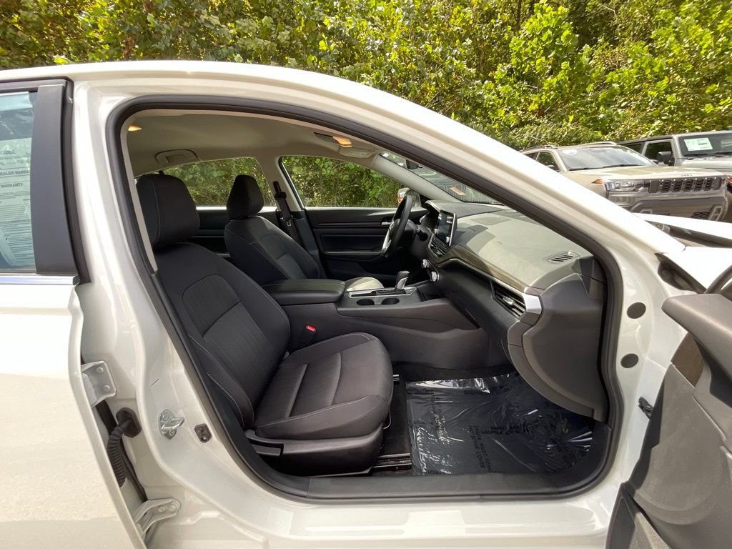 Used 2025 Nissan Altima 2.5 SV FWD image 22