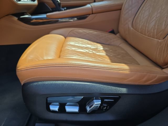 Used 2022 BMW 750i xDrive w/ Autobahn Package AWD/4WD image 30