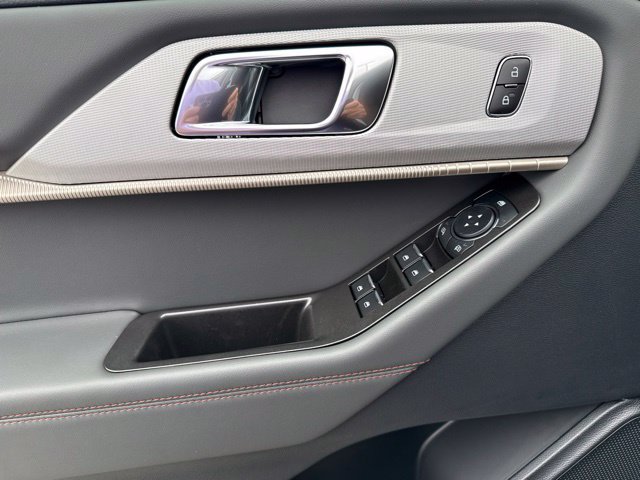 New 2026 Ford Explorer Active RWD image 26