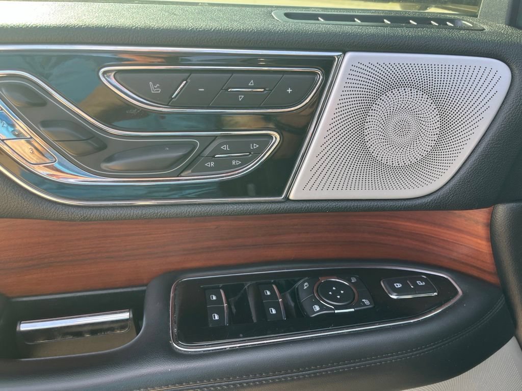 Used 2020 Lincoln Navigator L Reserve w/ Equipment Group 208A Reserve AWD/4WD image 11