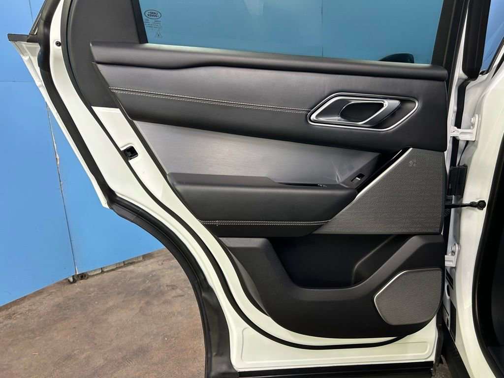 Used 2018 Land Rover Range Rover Velar R-Dynamic HSE image 39