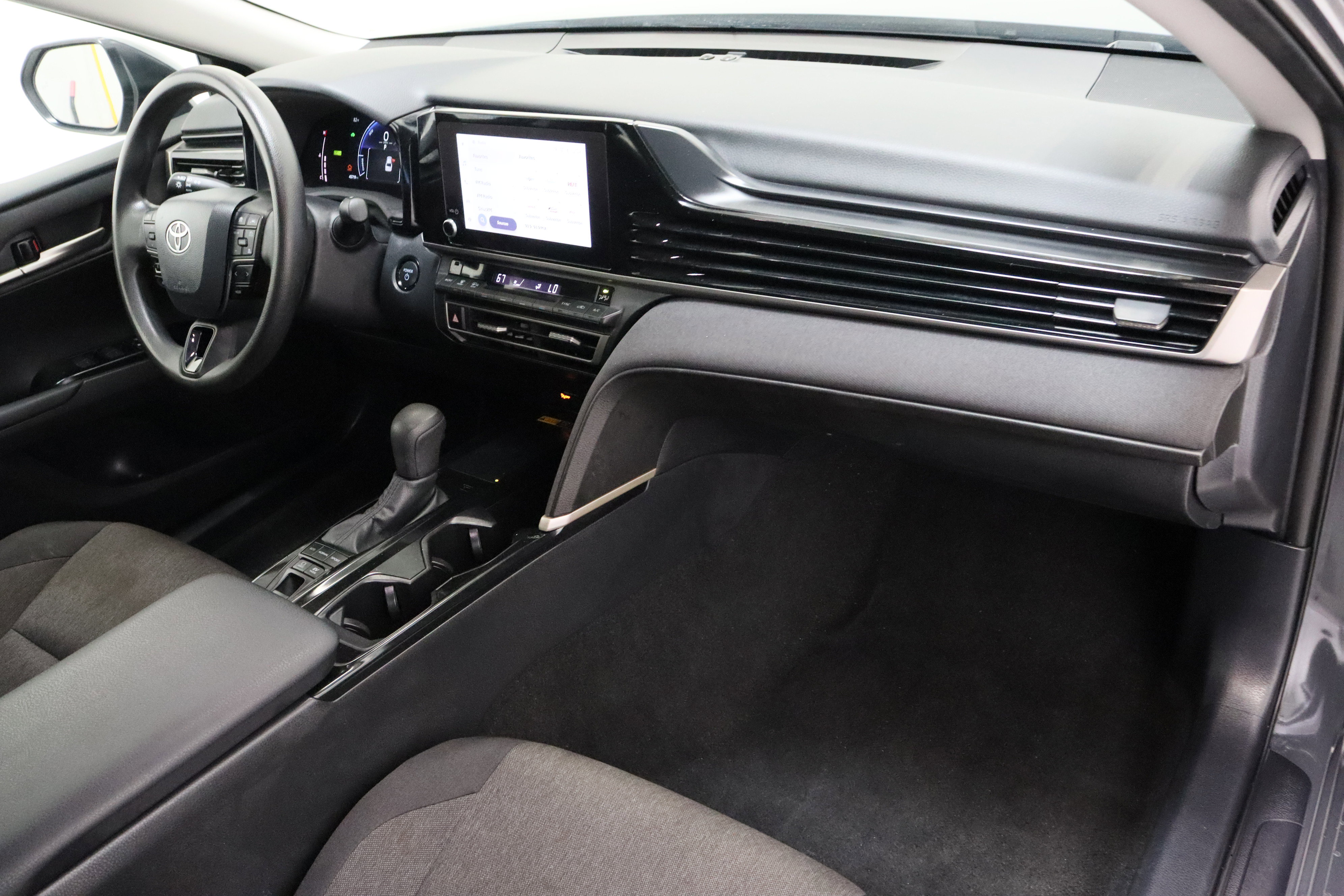 Used 2025 Toyota Camry LE FWD image 35