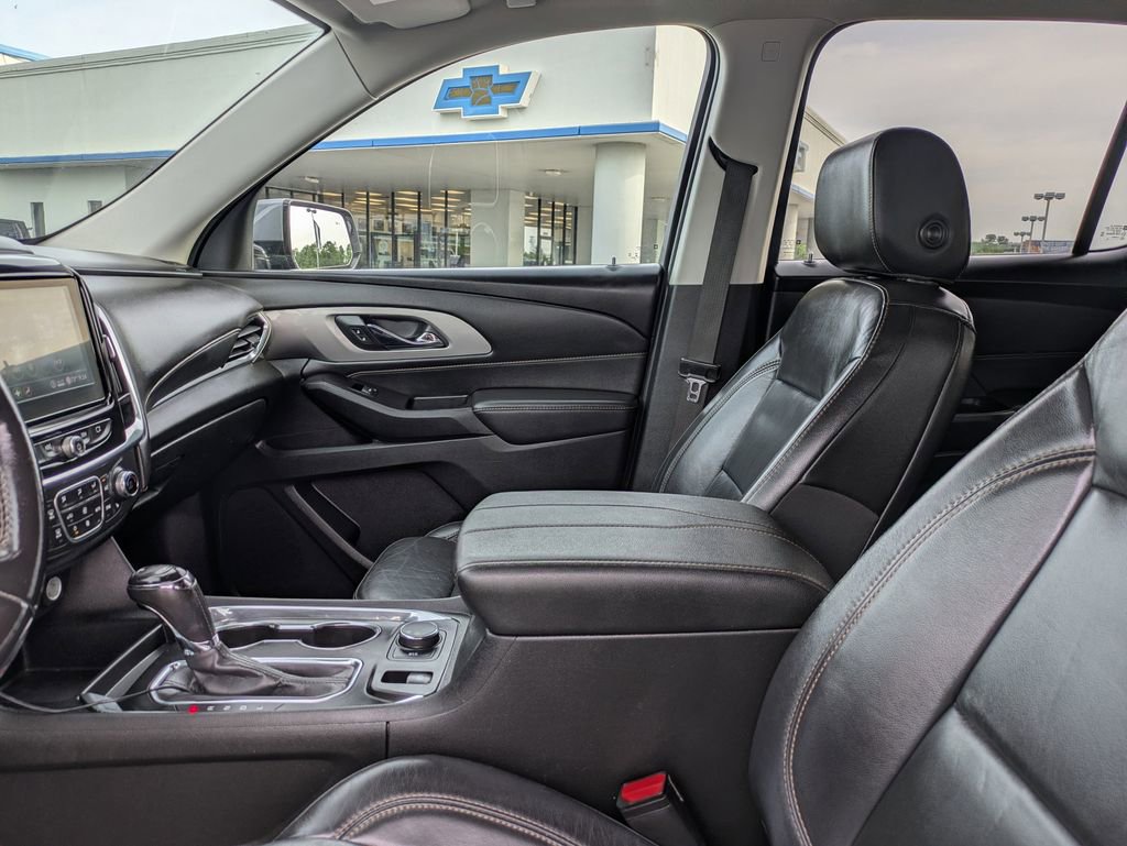 Used 2020 Chevrolet Traverse LT FWD image 24