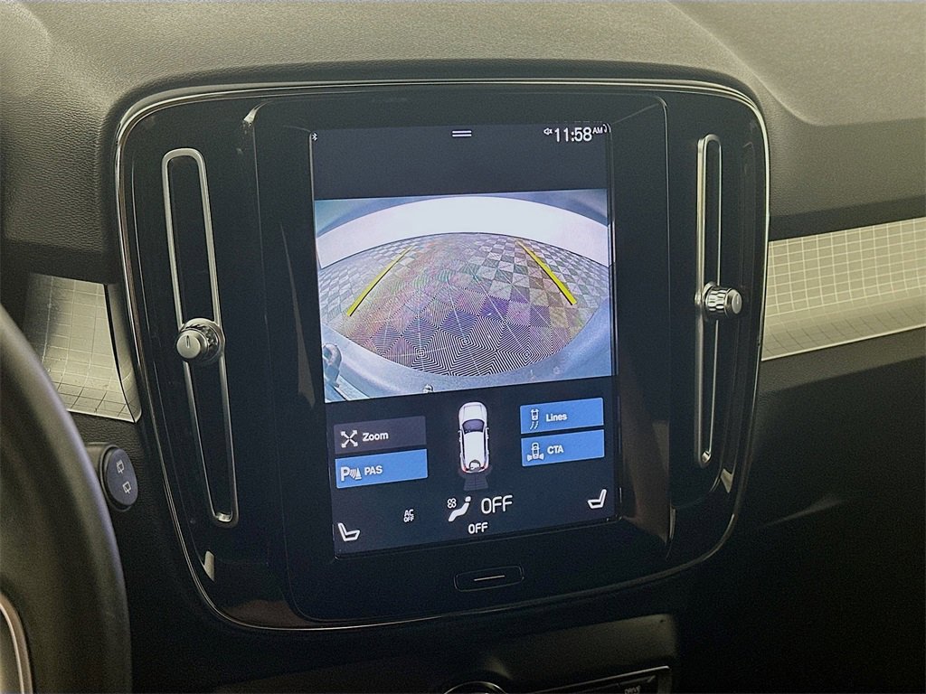 Used 2022 Volvo XC40 T4 Momentum image 20