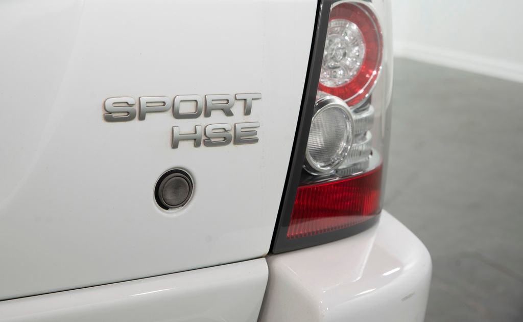 Used 2011 Land Rover Range Rover Sport HSE image 16