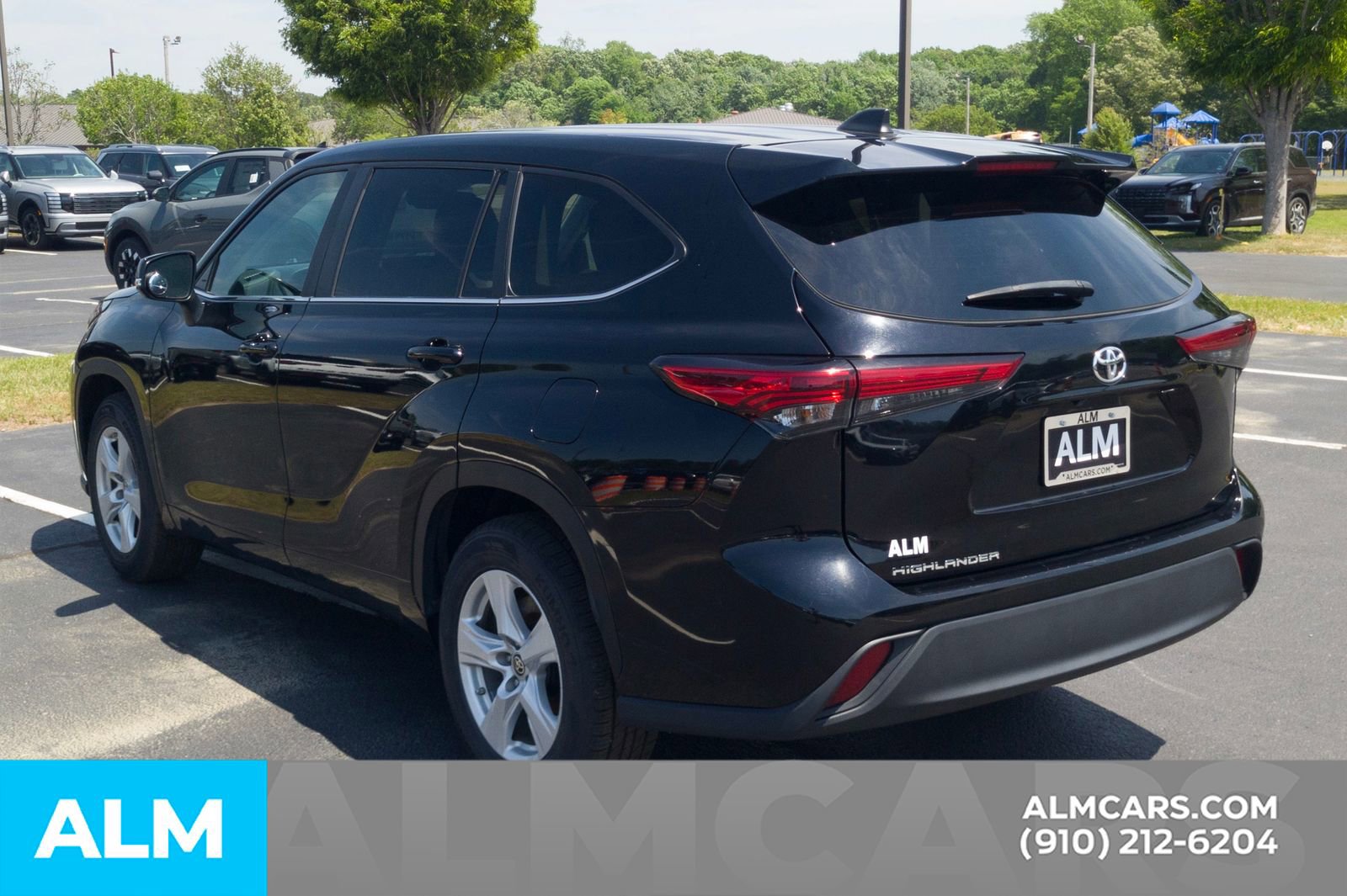 Used 2023 Toyota Highlander L FWD image 11
