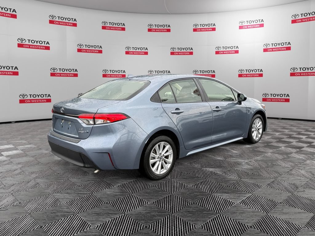 Used 2023 Toyota Corolla LE w/ LE Convenience Package FWD image 5