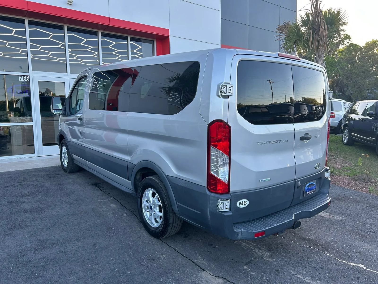 Used 2015 Ford Transit 150 XLT RWD image 6