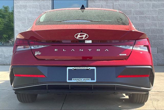 New 2025 Hyundai Elantra Limited image 4