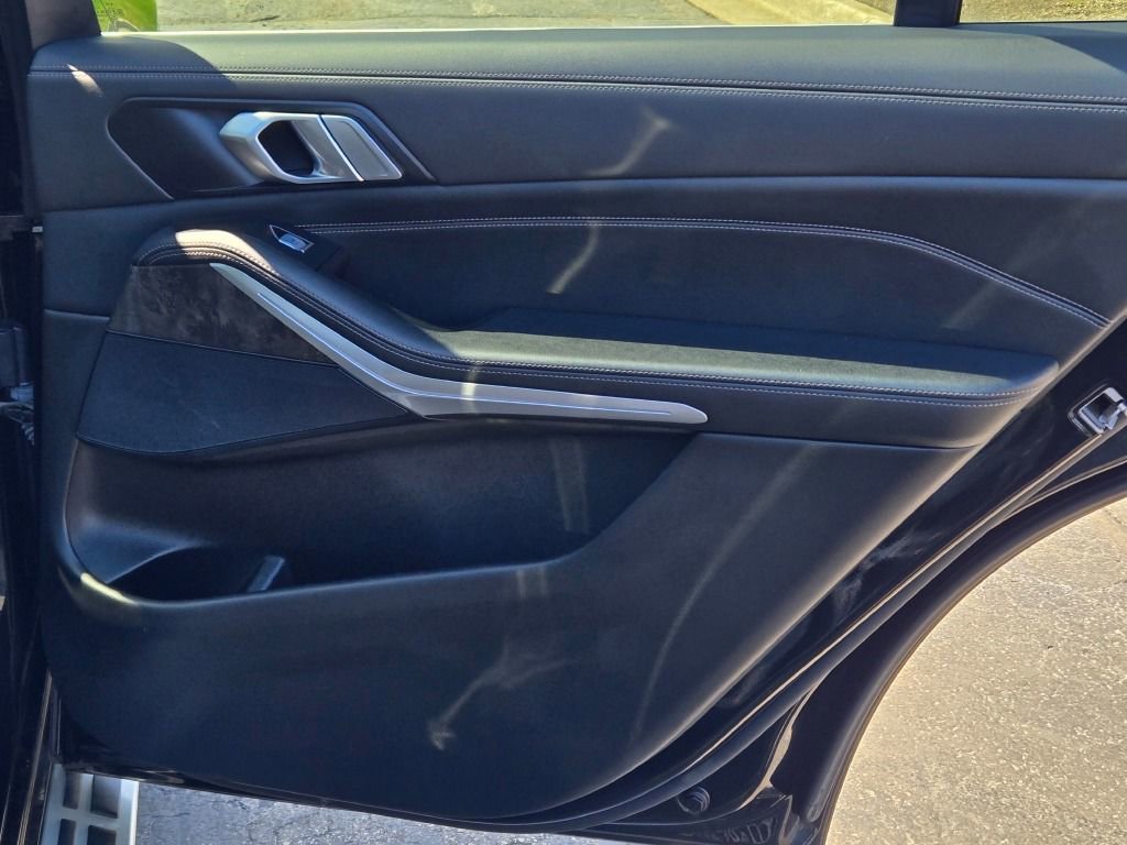 Used 2023 BMW X7 xDrive40i image 13