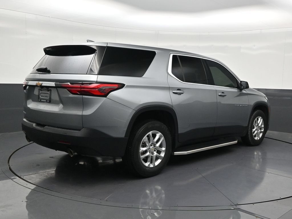 Used 2023 Chevrolet Traverse LS FWD image 5
