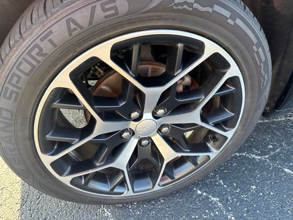 Used 2023 Jeep Grand Cherokee Summit AWD/4WD image 49